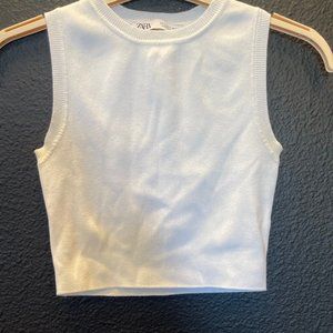 White sleeveless crop top